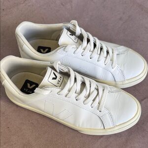Veja Women’s White and Cream Sneakers 37